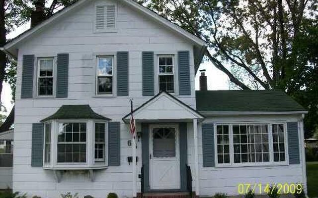 66 Centre Ave, East Rockaway, NY 11518