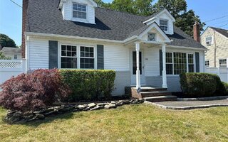 66 Harriet Rd, North Babylon, NY 11703