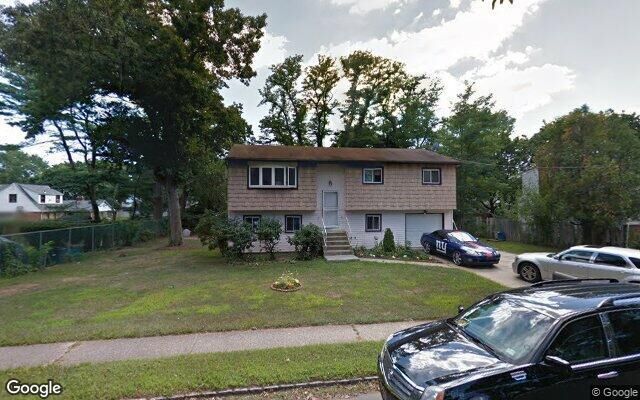662 Centerwood St, West Babylon, NY 11704