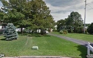 665 N Dunton Ave, Patchogue, NY 11772