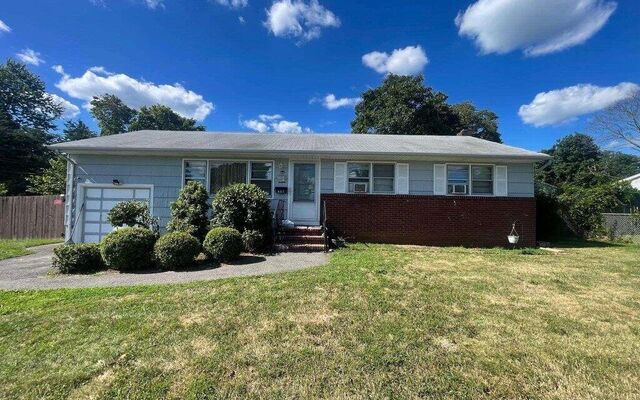 667 Nicolls Rd, Deer Park, NY 11729 (Yard)