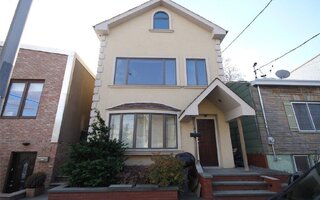 67-10 53rd Dr, Maspeth, NY 11378