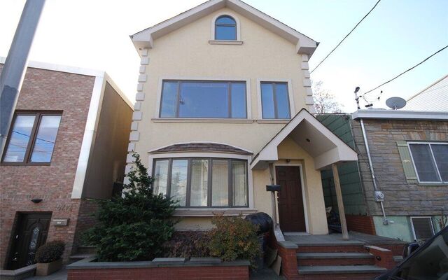 67-10 53rd Dr, Maspeth, NY 11378