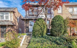67-101 Dartmouth St, Forest Hills, NY 11375