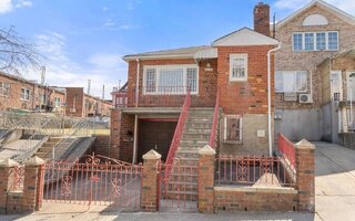 67-36 52nd Rd, Maspeth, NY 11378