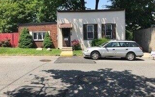 67-60 73rd Pl, Middle Village, NY 11379