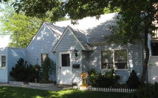 67 Birch Ave E, Farmingdale, NY 11735