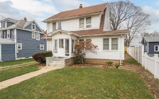 67 E Dean St, Freeport, NY 11520