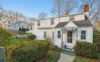 67 Elton Rd, Stewart Manor, NY 11530