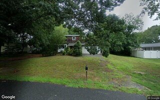 67 Park Ave, Ronkonkoma, NY 11779