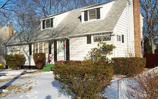 67 Westwood Rd N, Massapequa Park, NY 11762