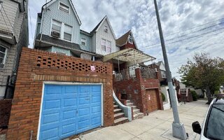 68-11 52nd Dr, Maspeth, NY 11378