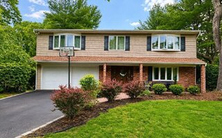 68 Butterfield Dr, Greenlawn, NY 11740