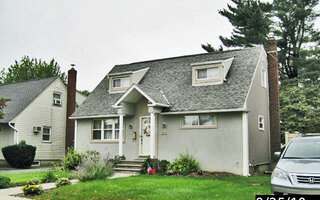 68 Cliff Dr, Hicksville, NY 11801