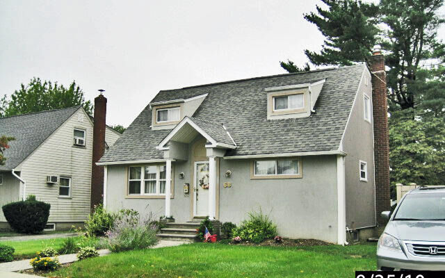 68 Cliff Dr, Hicksville, NY 11801