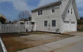 68 Edward Ave, Hicksville, NY 11801