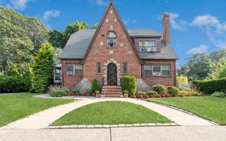 68 Fir St, Valley Stream, NY 11580