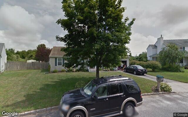 68 Meadow Ct, Manorville, NY 11949