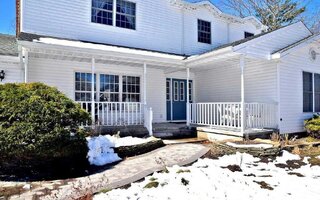 68 Oregon Ave, Medford, NY 11763