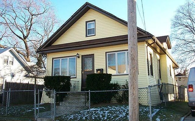 68 Washburn Ave, Freeport, NY 11520
