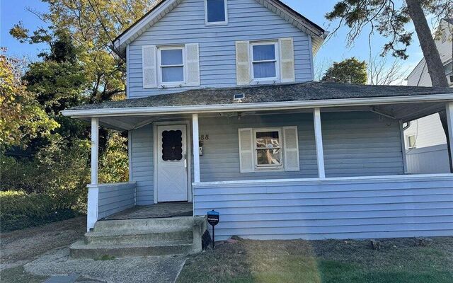 688 Beck St, Uniondale, NY 11553 (Porch)