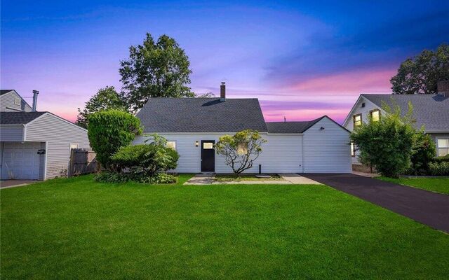 688 Dryden St, Westbury, NY 11590 (Yard)