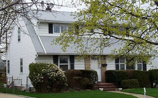 69 Tenafly Dr, New Hyde Park, NY 11040