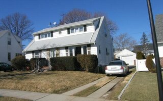 69 Tenafly Dr, New Hyde Park, NY 11040
