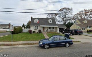 696 N Delaware Ave, Lindenhurst, NY 11757