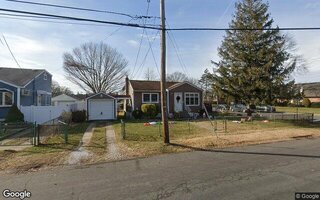 699 N Monroe Ave, Lindenhurst, NY 11757