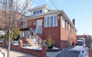 7-21 152nd St, Whitestone, NY 11357