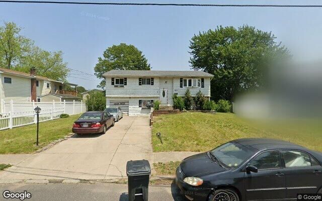 7 Alisa Ln, Bay Shore, NY 11706
