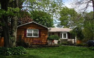 7 Apex Ln, Ridge, NY 11961
