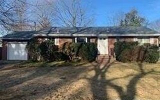 7 Aspen Ave, Greenlawn, NY 11740