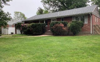 7 Aspen Ave, Greenlawn, NY 11740