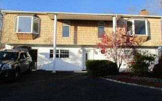 7 Bambie Ln, Patchogue, NY 11772