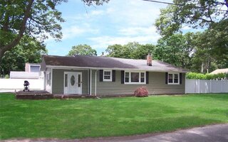 7 Barclay Rd, Mastic Beach, NY 11951