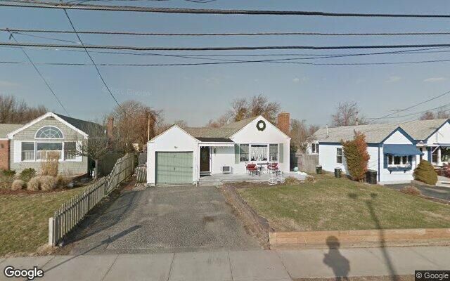 7 Browns River Rd, Sayville, NY 11782