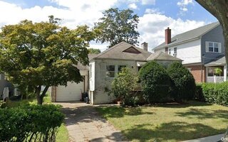 7 Catalpa Ave, Lynbrook, NY 11563