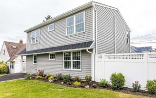 7 Fiddler Ln, Levittown, NY 11756