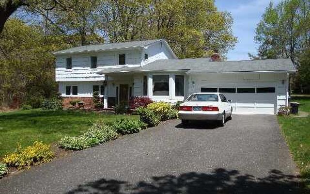 7 Florida Ave, Commack, NY 11725