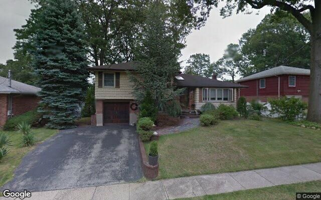 7 Francesca Dr, Oyster Bay, NY 11771