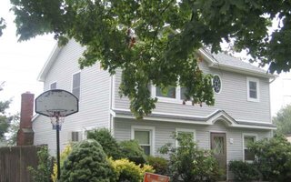 7 Hyacinth Rd, Levittown, NY 11756