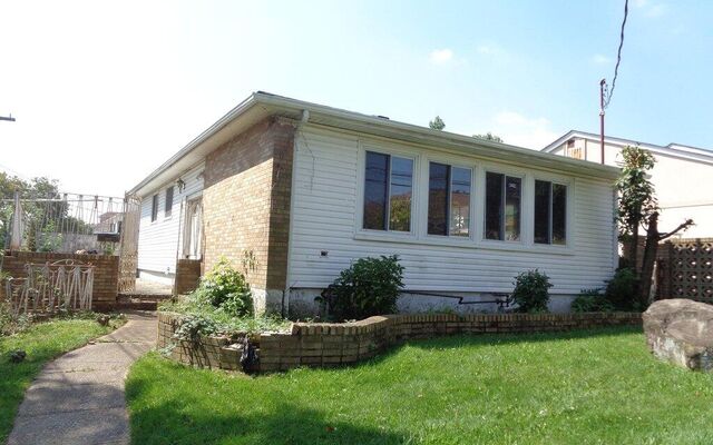 7 Laconia Ave, Staten Island, NY 10305 (Yard)