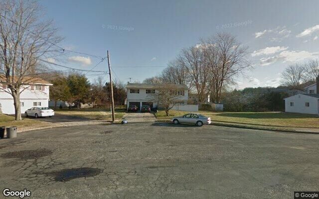 7 Mel Ct, Bay Shore, NY 11706