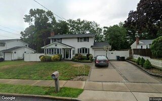 7 Mountain St, Ronkonkoma, NY 11779