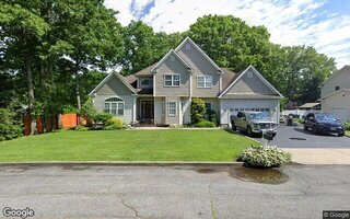 7 Orchard St, Hauppauge, NY 11788