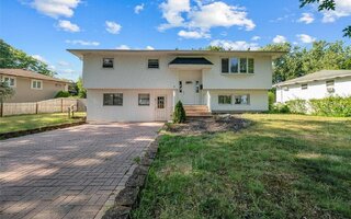 7 Pierre Dr, Commack, NY 11725