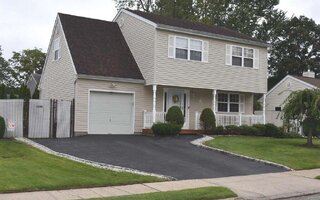 7 Pine St, Central Islip, NY 11722