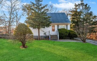 7 Quogue Ave, Riverhead, NY 11901